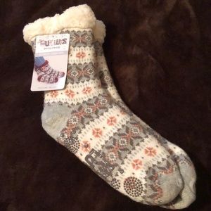 Muk luk socks size s/m NWT cabin socks